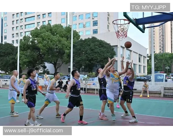 职工篮球赛激情对决团结拼搏展现团队精神与运动魅力