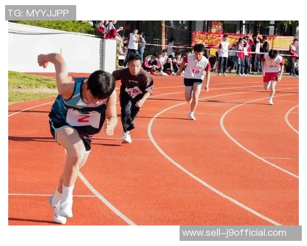 苗锟在足球场上的拼搏精神与团队协作的完美结合展现了运动的魅力与力量
